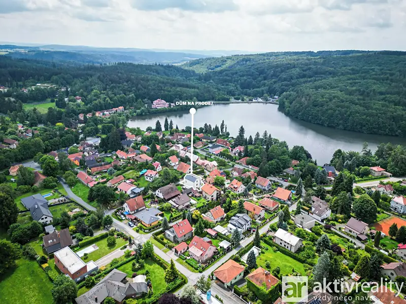 Prodej rodinného domu 248 m², pozemek 390 m², Jevany – náhled fotky 2
