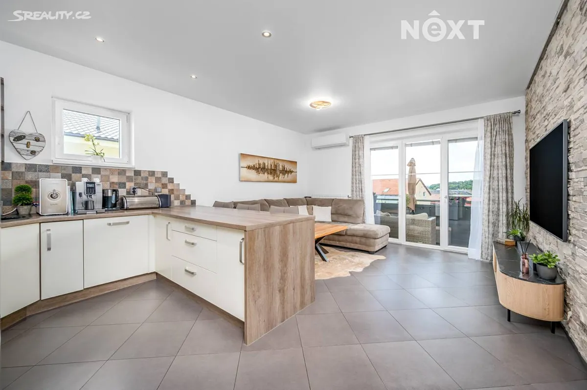 Prodej bytu 3+kk 74 m², Nová Ves