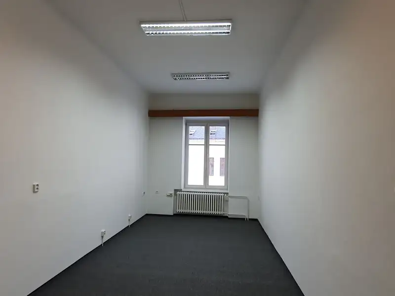 Pronájem kanceláře 23 m², Hradec Králové – náhled fotky 2
