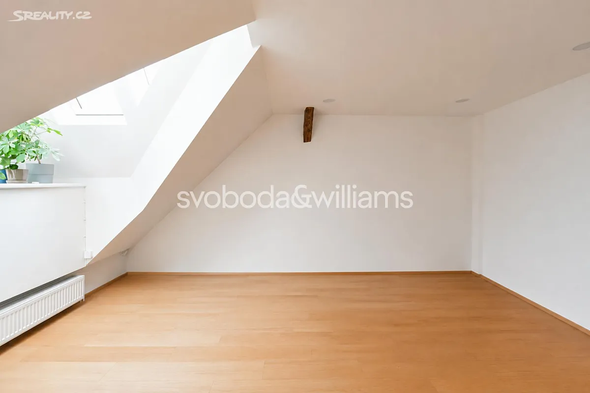 Pronájem bytu 4+kk 109 m² – pohled 2