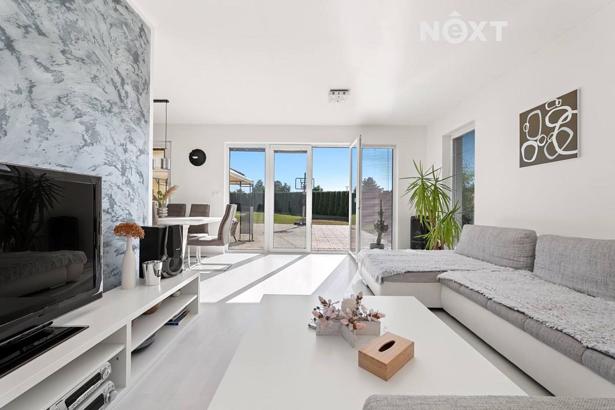 Prodej rodinného domu 124 m², pozemek 905 m² – fotografie 3