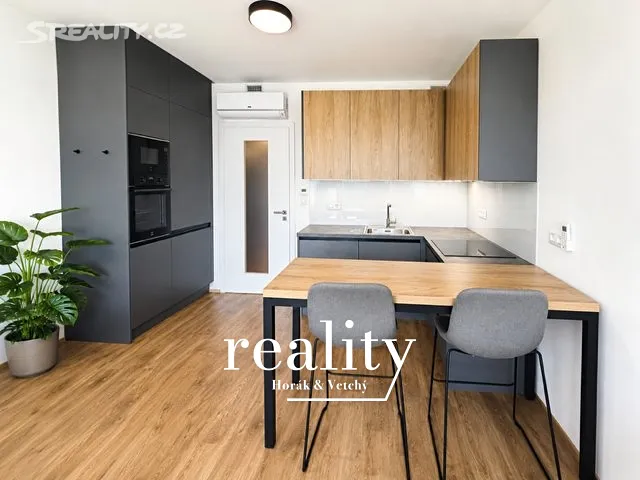 Pronájem bytu 1+kk 34 m², Praha