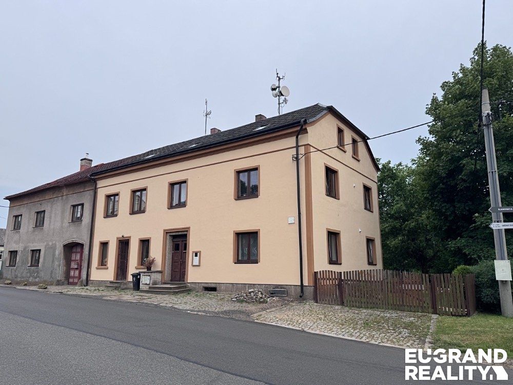 Prodej rodinného domu 218 m², pozemek 942 m²