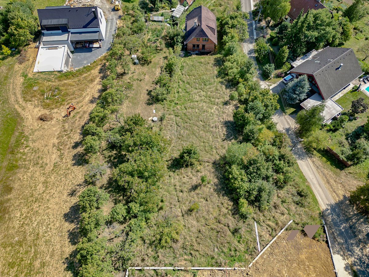 Prodej stavebního pozemku 1217 m² – fotografie 2