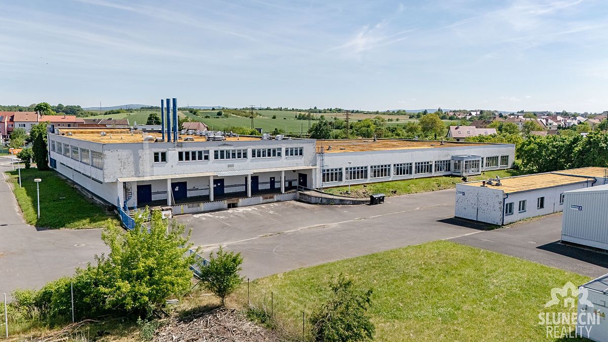 Pronájem skladového prostoru 900 m²