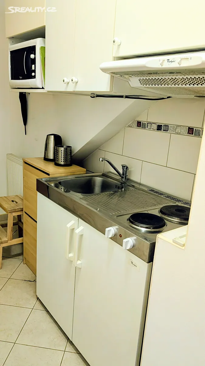 Pronájem bytu 1+kk 28 m² – pohled 6