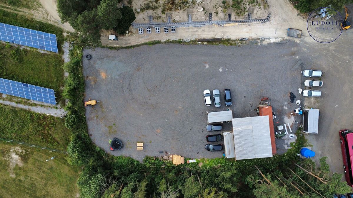 Pronájem komerčního pozemku 1800 m² – fotografie 2
