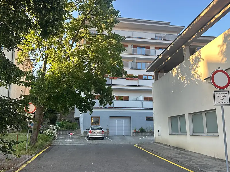 Pronájem garážového stání 13 m², Luhačovice – náhled fotky 1