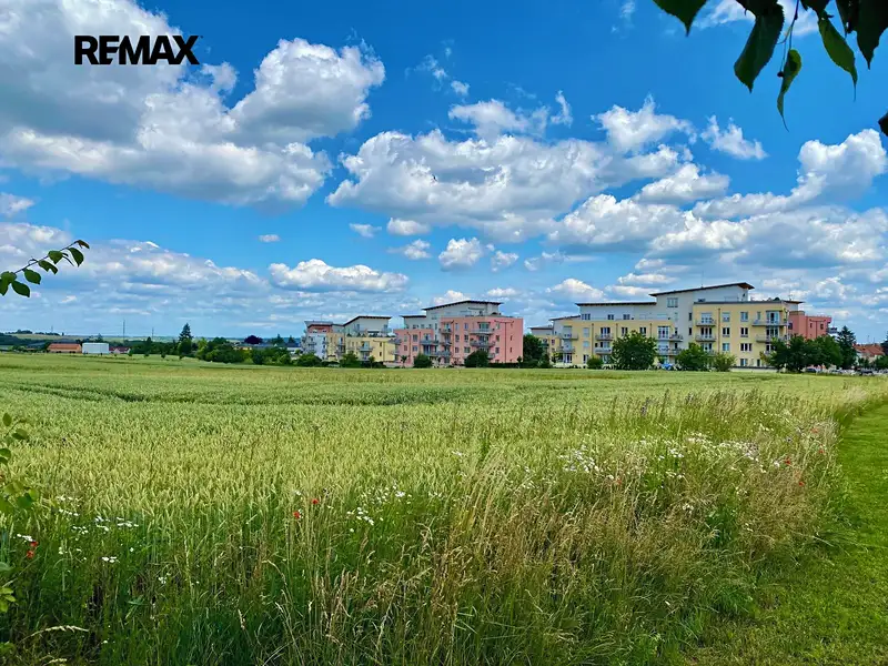 Prodej pole 2739 m², Praha – náhled fotky 2