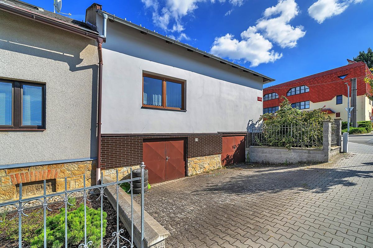 Prodej rodinného domu 250 m², pozemek 316 m² – fotografie 2