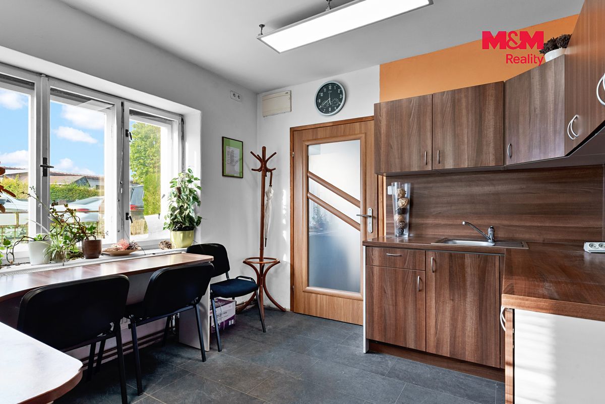 Prodej rodinného domu 120 m², pozemek 906 m² – fotografie 3