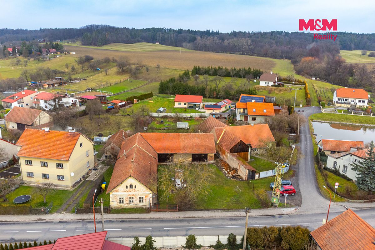 Prodej rodinného domu 253 m², pozemek 917 m² – fotografie 3