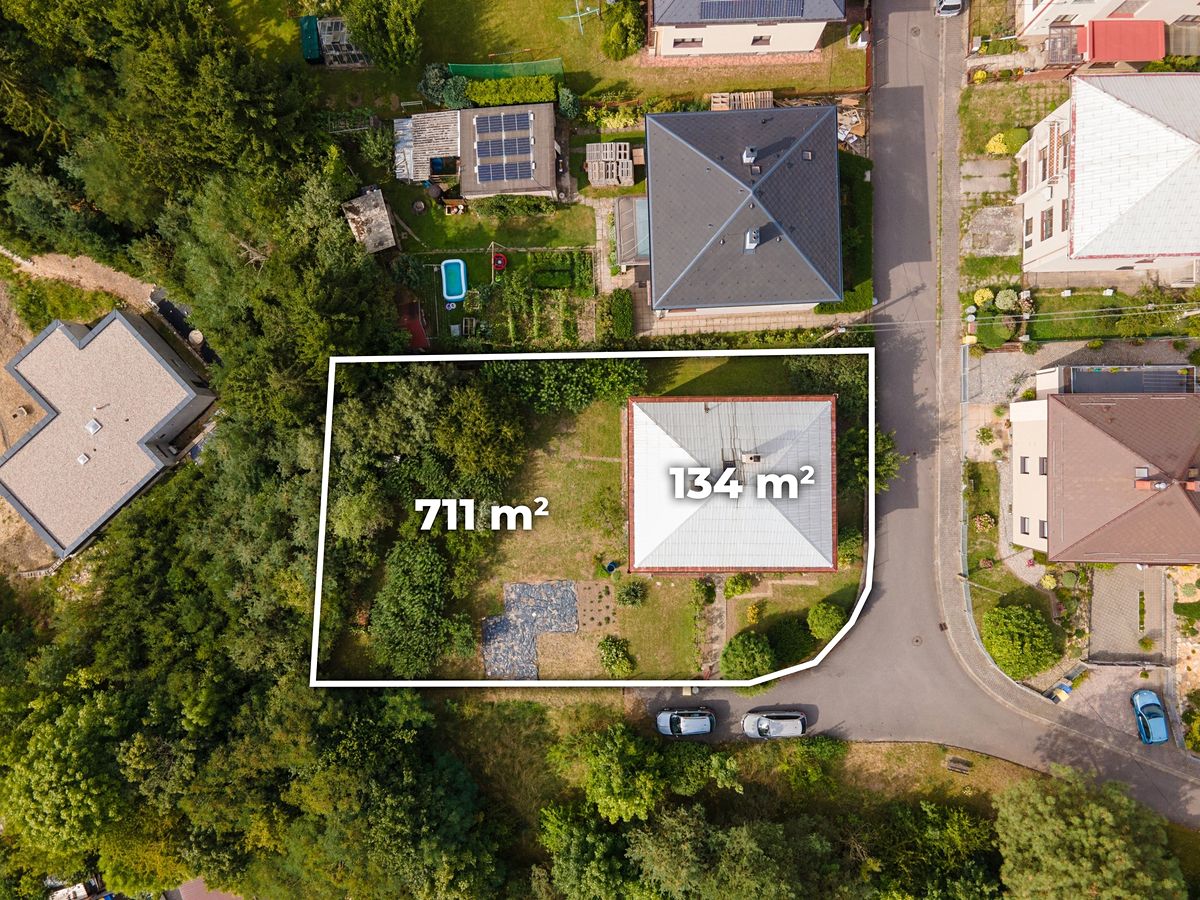 Prodej rodinného domu 210 m², pozemek 845 m² – fotografie 2