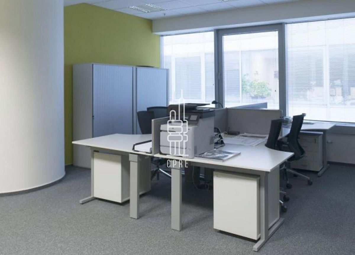 Pronájem kanceláře 173 m² – fotografie 2