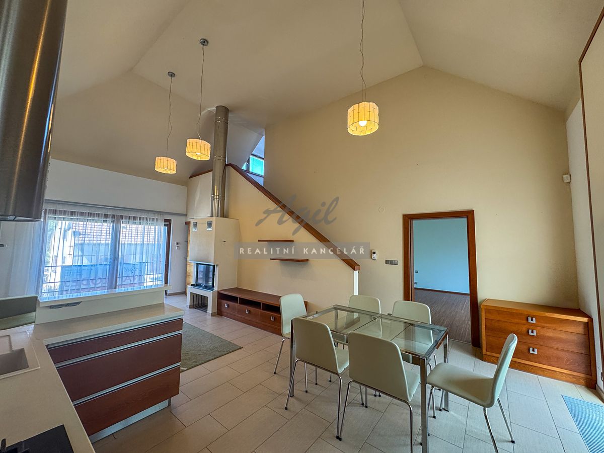 Prodej rodinného domu 142 m², pozemek 928 m² – fotografie 3