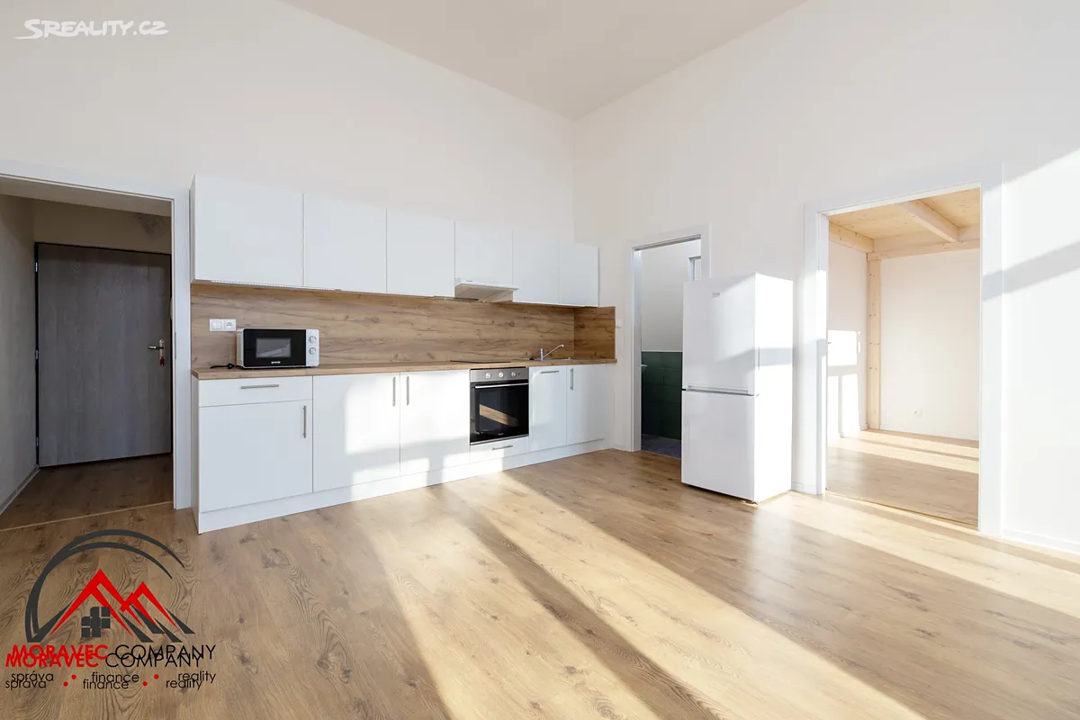 Pronájem bytu 2+kk 51 m² – pohled 2