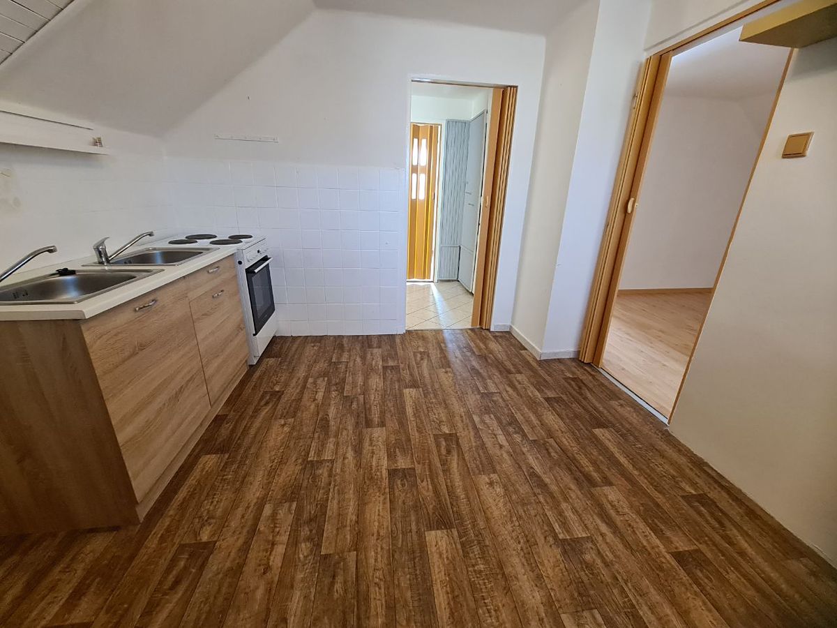 Pronájem bytu 2+1 70 m² – fotografie 4