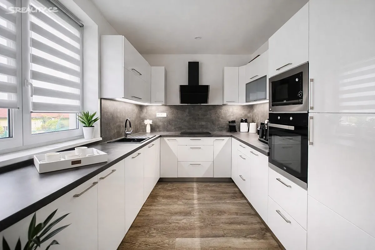 Prodej rodinného domu 160 m², pozemek 2000 m² – další