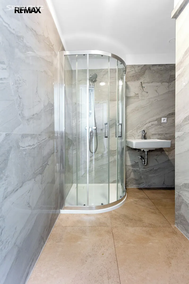 Pronájem bytu 1+kk 44 m² – pohled 5