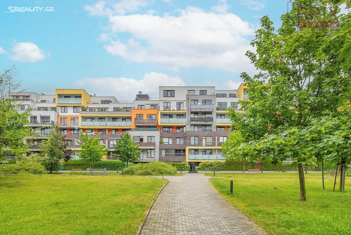 Pronájem bytu 2+kk 54 m² – pohled 2