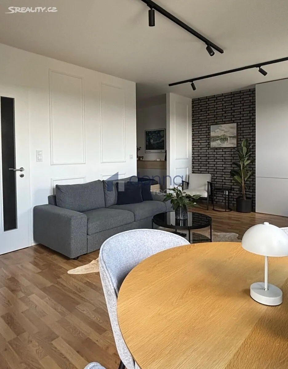 Pronájem bytu 1+kk 49 m² – pohled 2