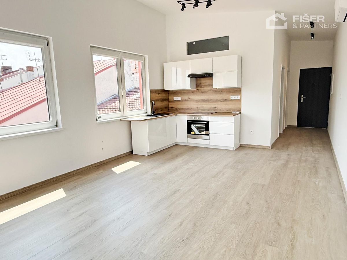 Pronájem bytu 2+kk 45 m² – fotografie 2