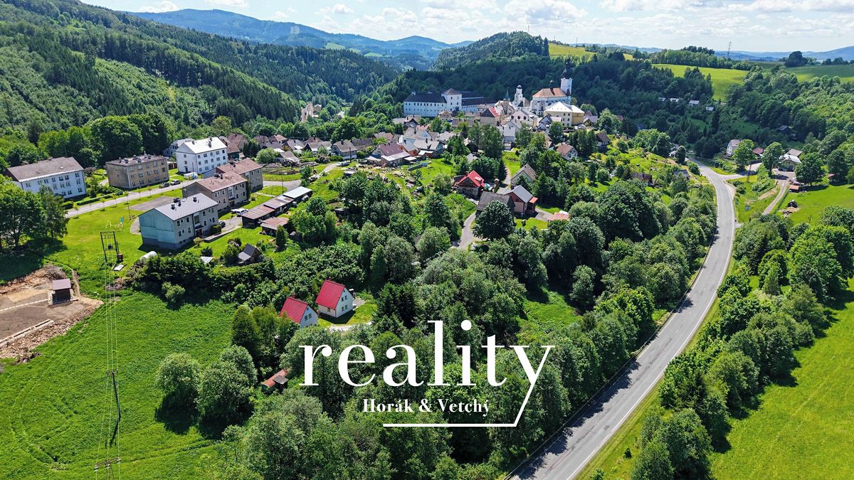 Prodej stavebního pozemku 2462 m²