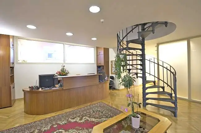 Pronájem kanceláře 465 m², Praha – náhled fotky 3