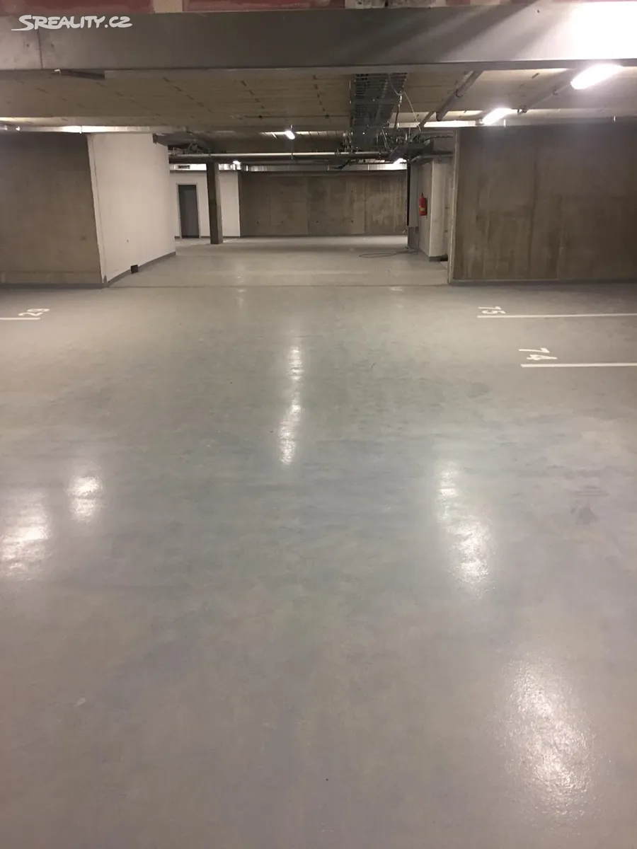 Pronájem garážového stání 14 m², Praha