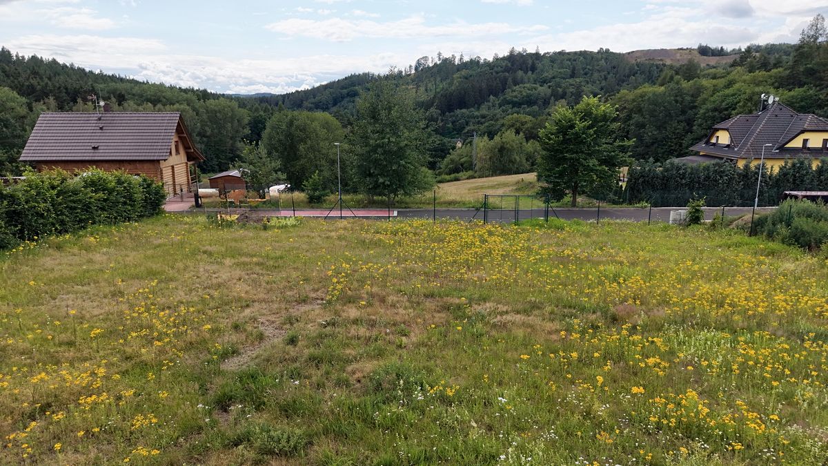 Prodej stavebního pozemku 894 m² – fotografie 3