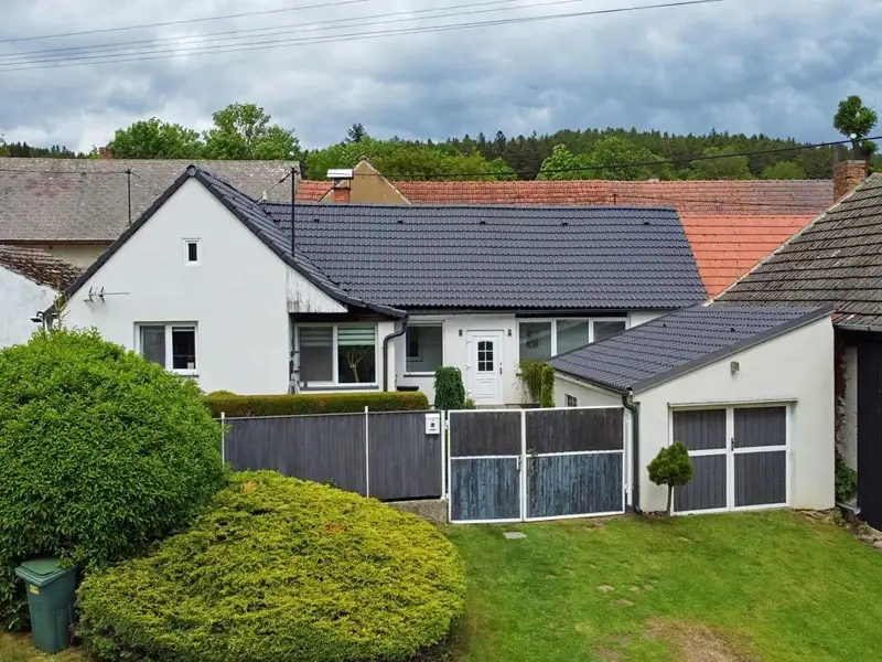 Prodej rodinného domu 80 m², pozemek 304 m², Strašice – náhled fotky 1