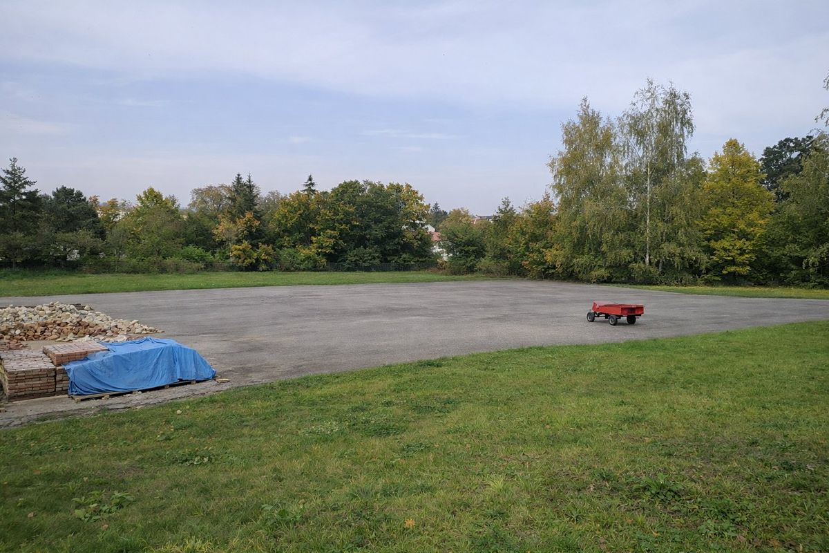 Pronájem komerčního pozemku 1400 m² – fotografie 3