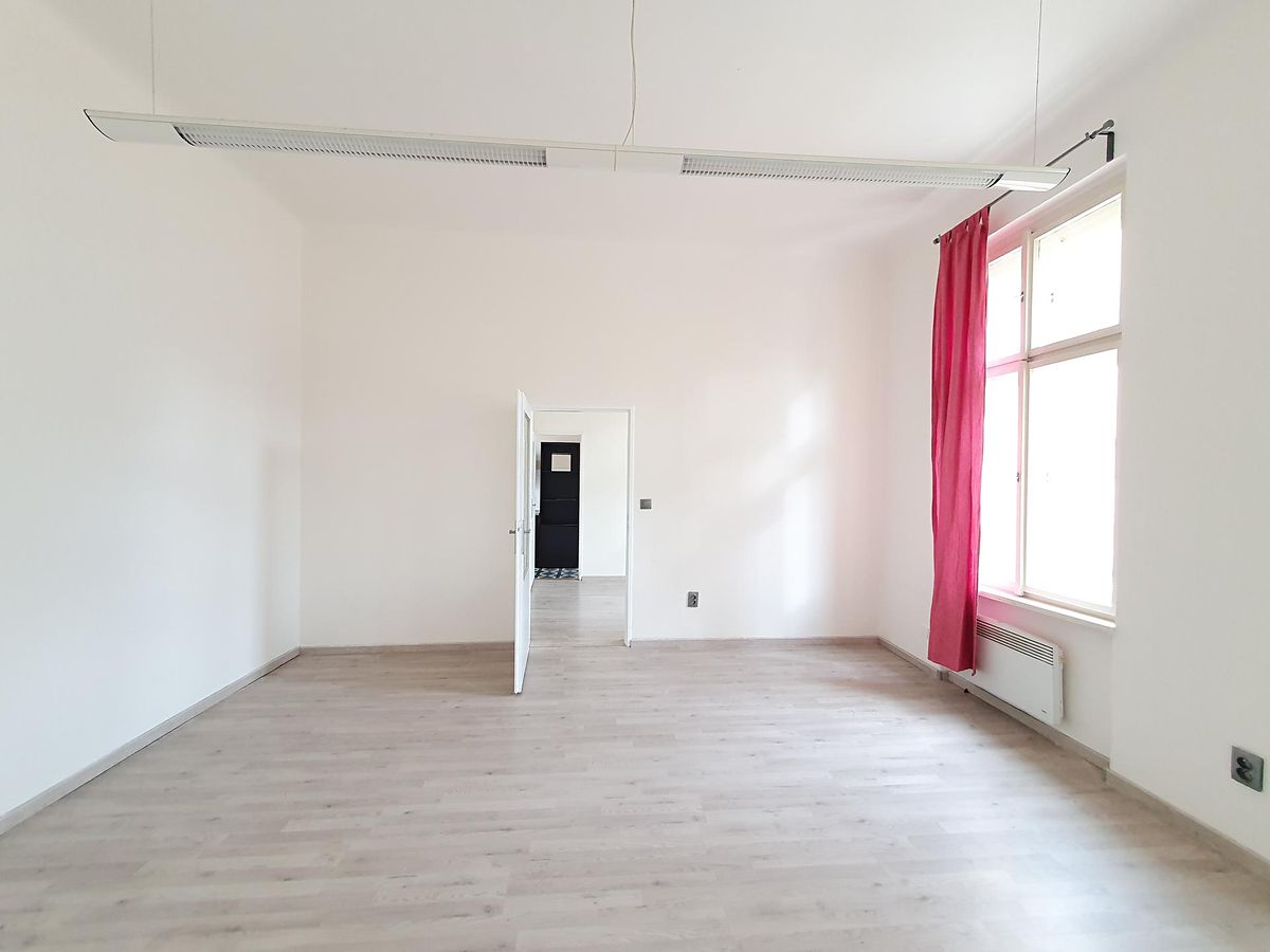 Pronájem kanceláře 40 m² – fotografie 3