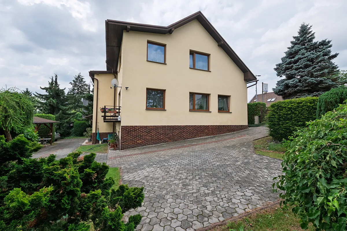 Prodej rodinného domu 420 m², pozemek 2524 m²
