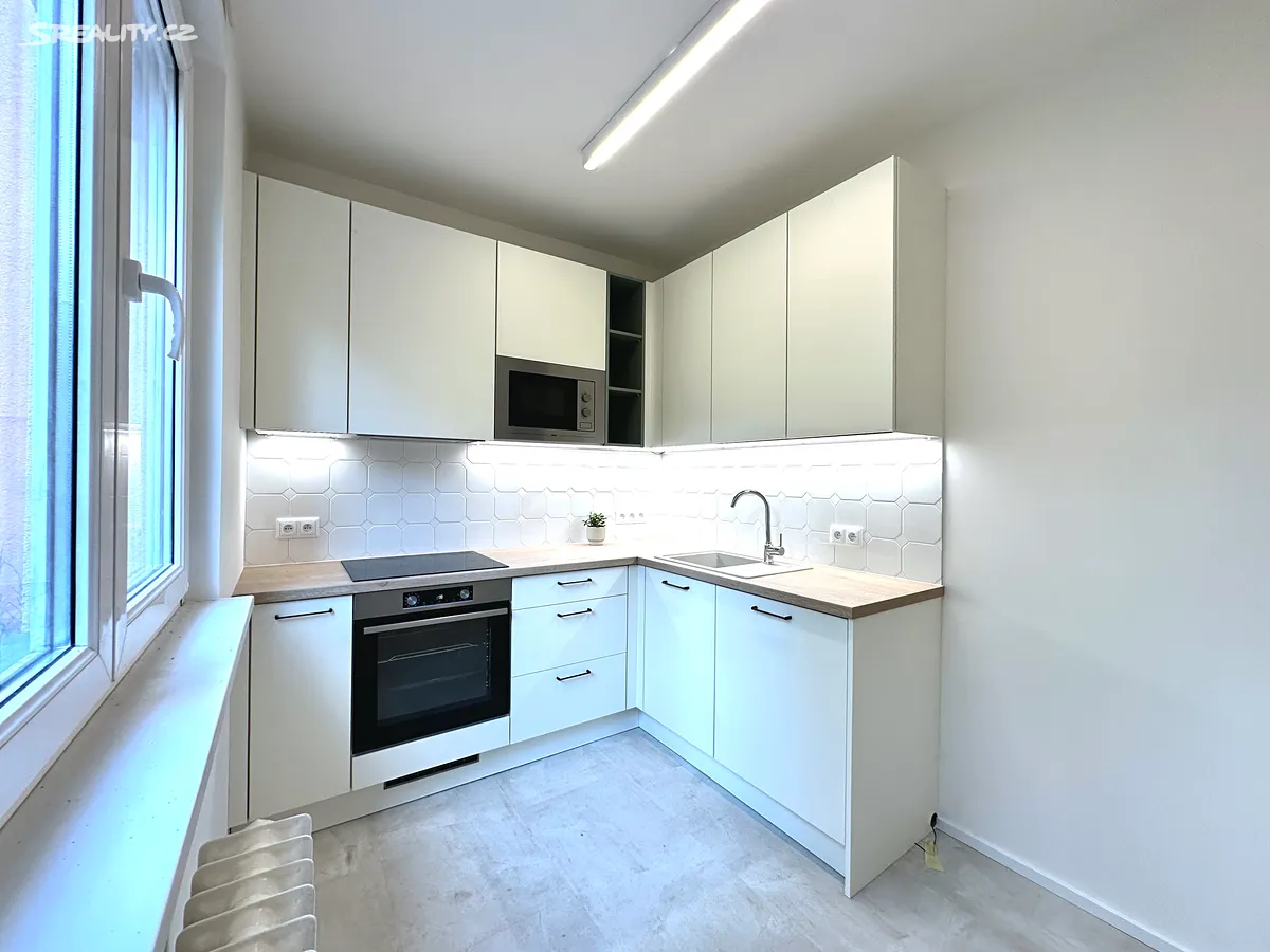 Pronájem bytu 3+1 71 m², Praha