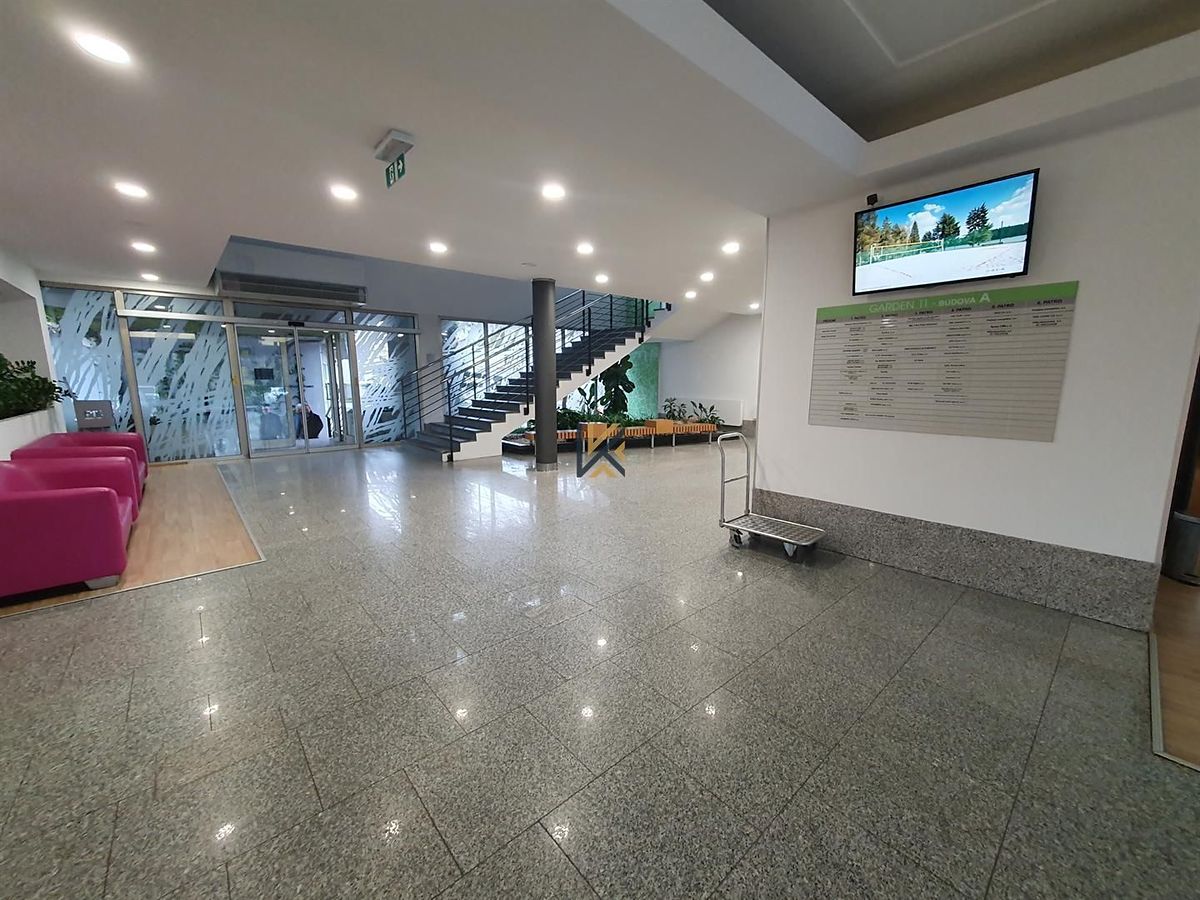 Pronájem kanceláře 183 m² – fotografie 3