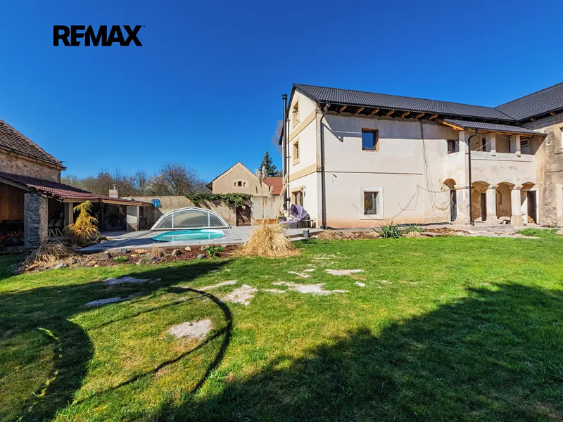 Prodej nájemního (činžovního) domu 330 m², Černuc