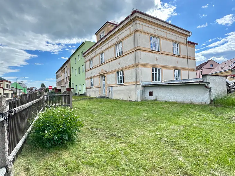 Prodej vily 804 m², pozemek 734 m², Třešť – náhled fotky 1