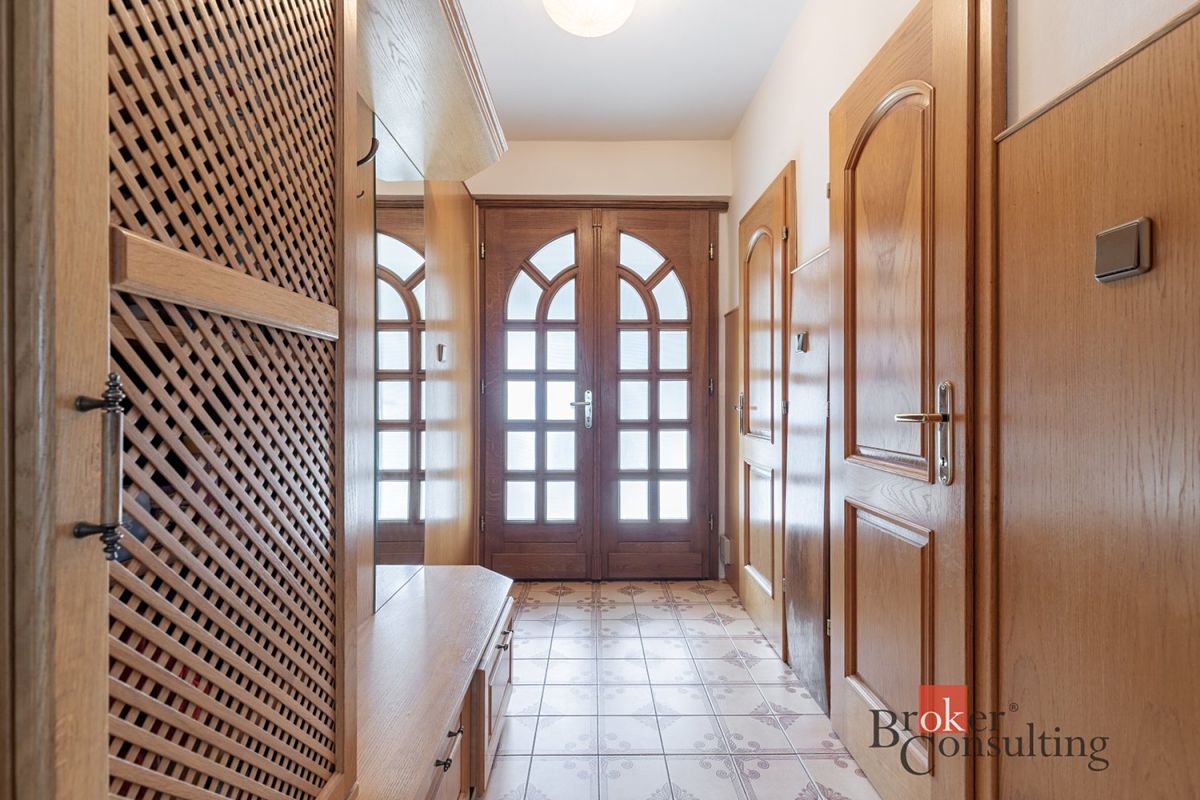 Prodej rodinného domu 402 m², pozemek 932 m² – fotografie 5