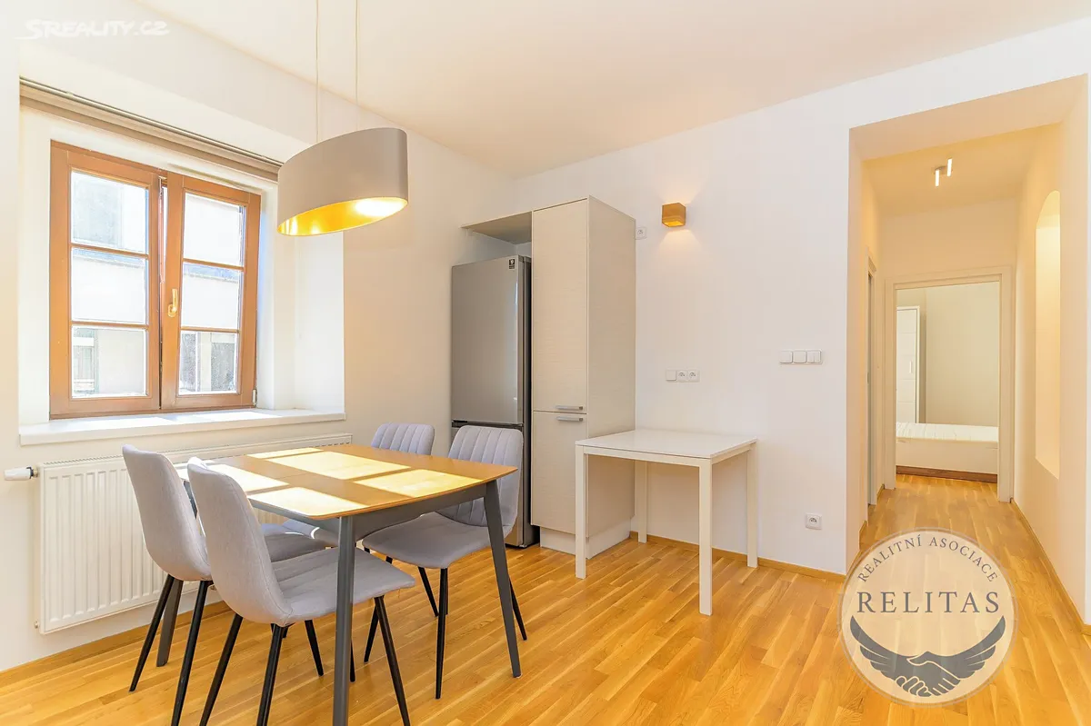 Pronájem bytu 2+kk 53 m² – pohled 2