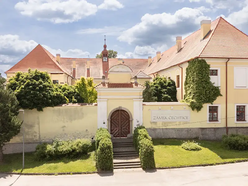 Prodej ubytovacího zařízení 1672 m², Čechtice – náhled fotky 1