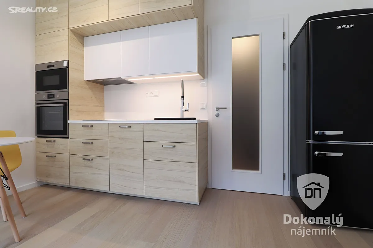 Pronájem bytu 1+kk 28 m² – pohled 2