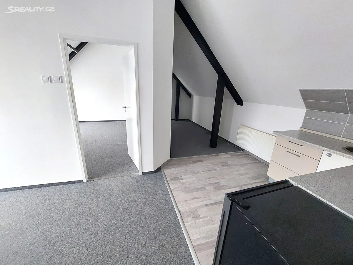 Pronájem kanceláře 100 m² – pohled 2