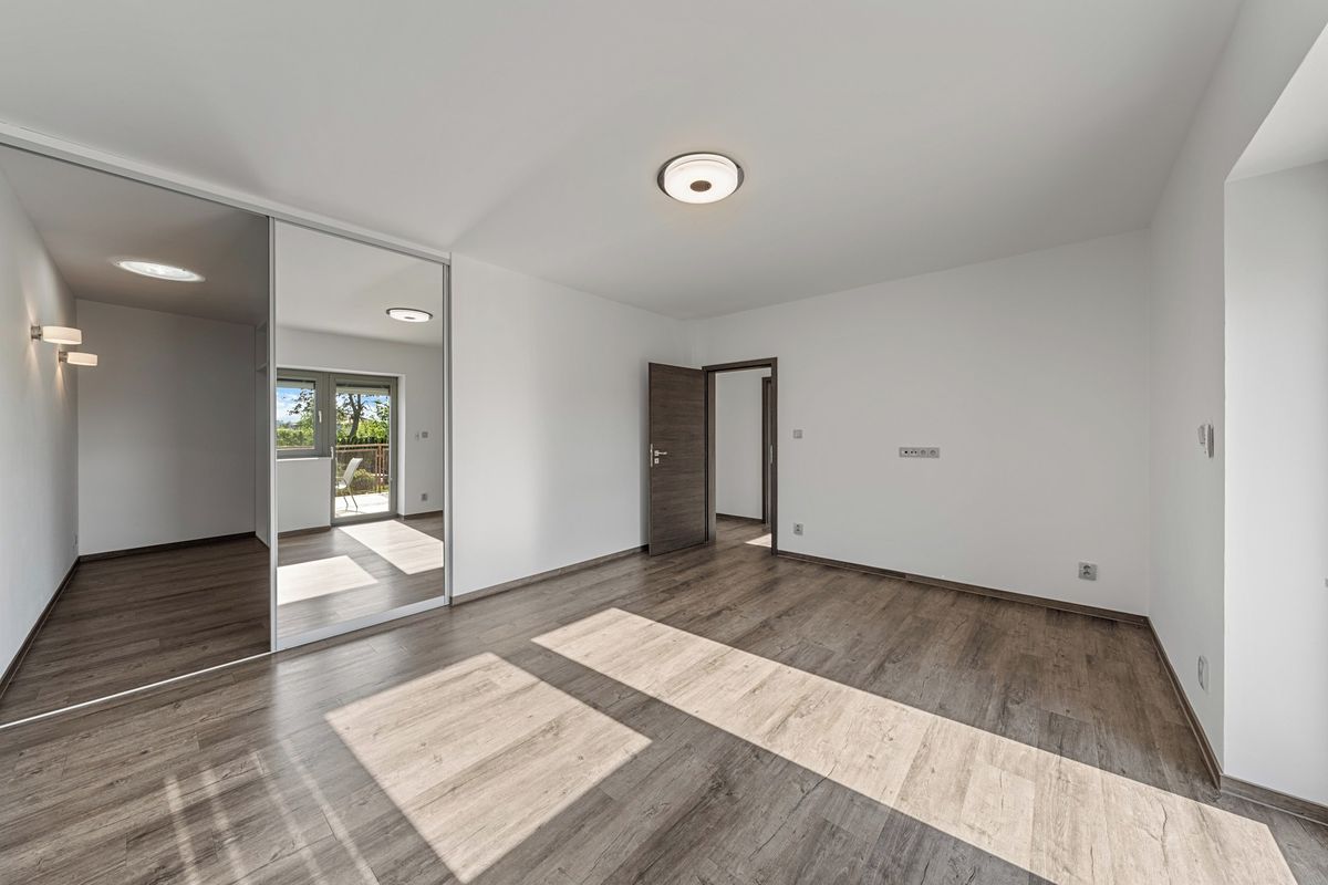 Prodej rodinného domu 197 m², pozemek 621 m² – fotografie 2