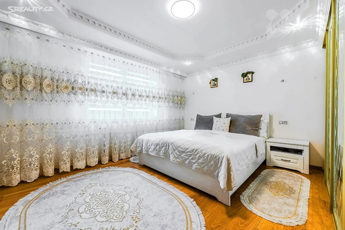Prodej rodinného domu 220 m², pozemek 795 m² – další