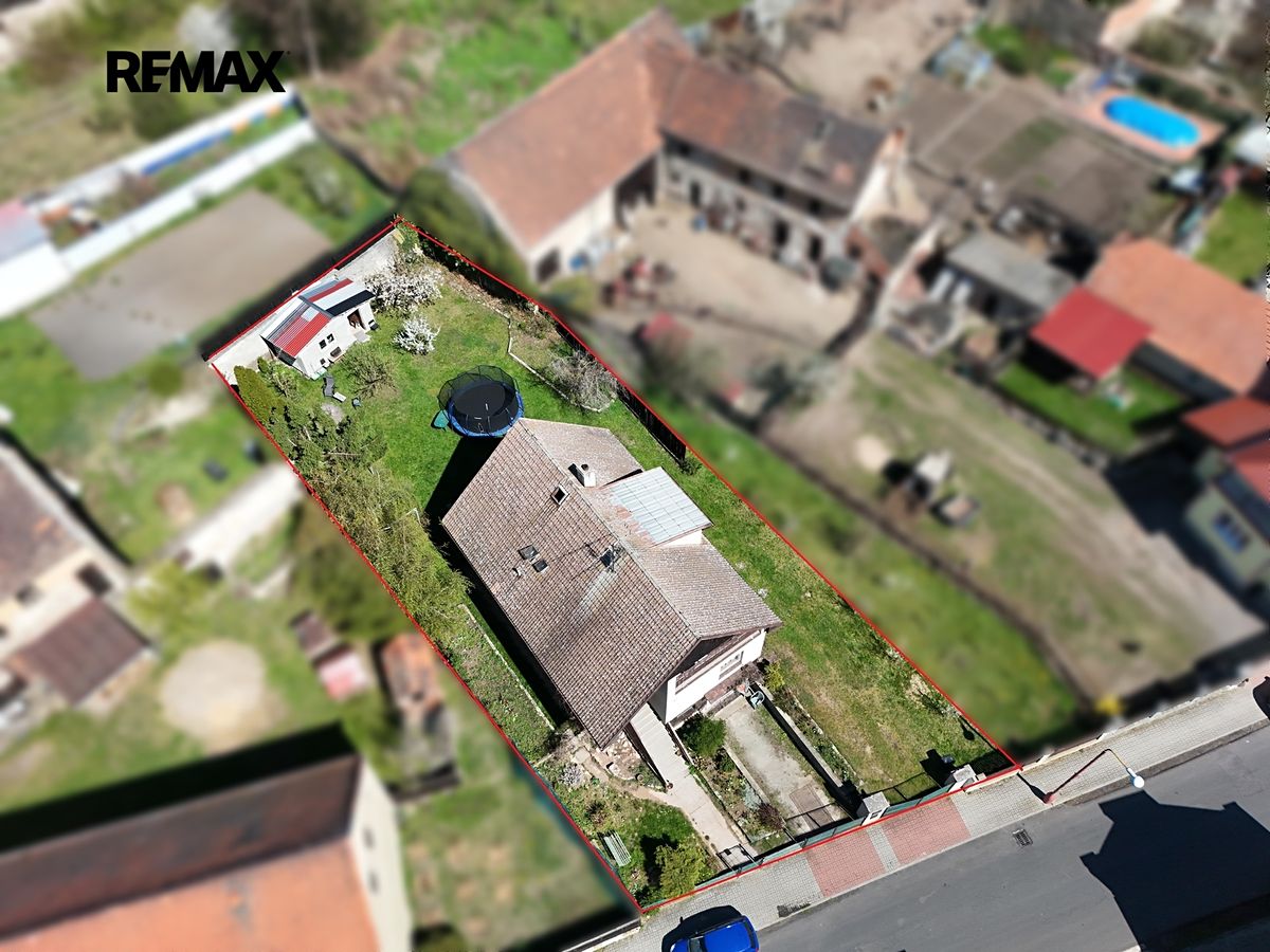 Prodej rodinného domu 180 m², pozemek 890 m² – fotografie 2