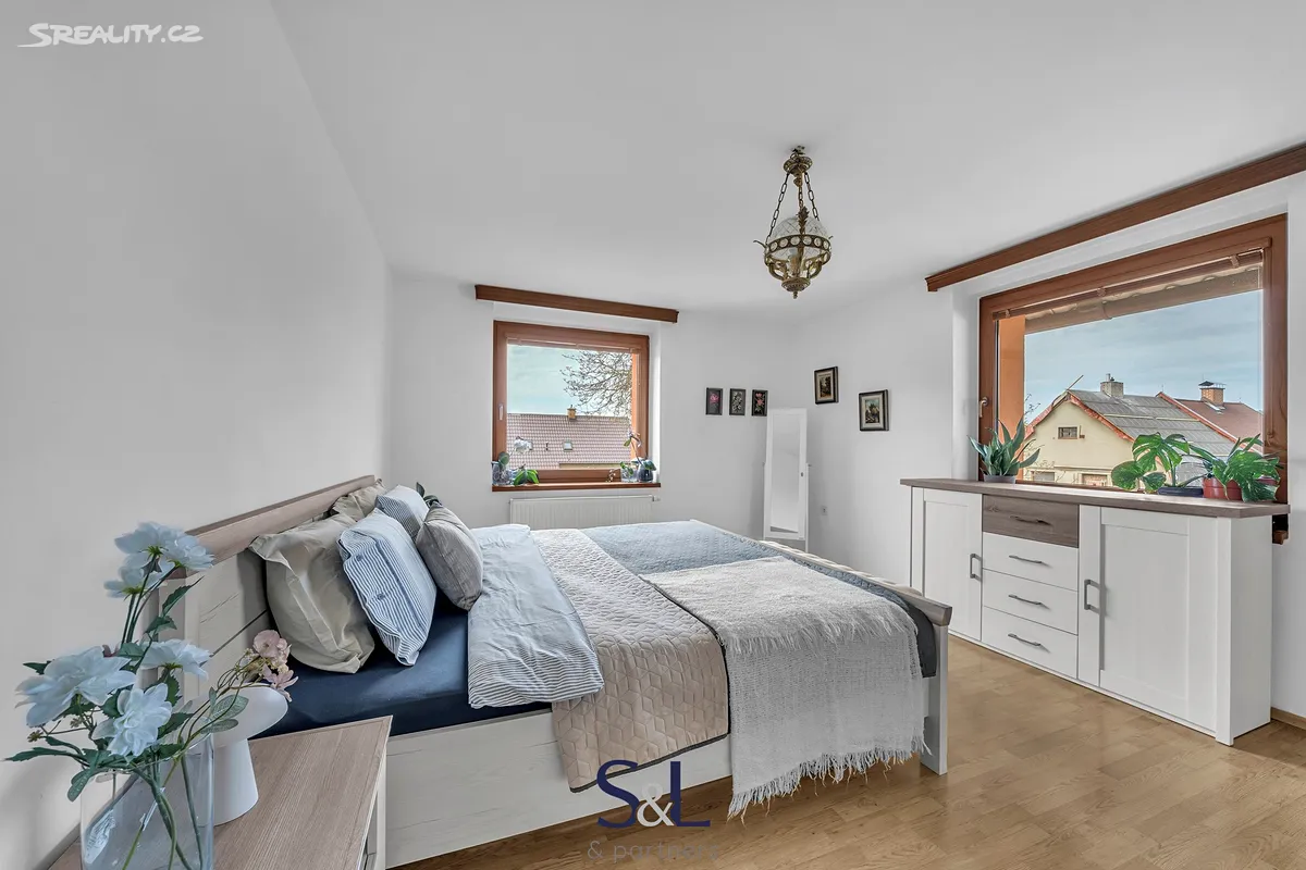 Prodej rodinného domu 245 m², pozemek 973 m² – další