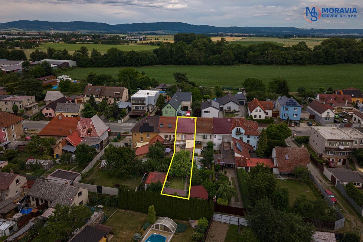 Prodej rodinného domu 140 m², pozemek 261 m² – fotografie 2