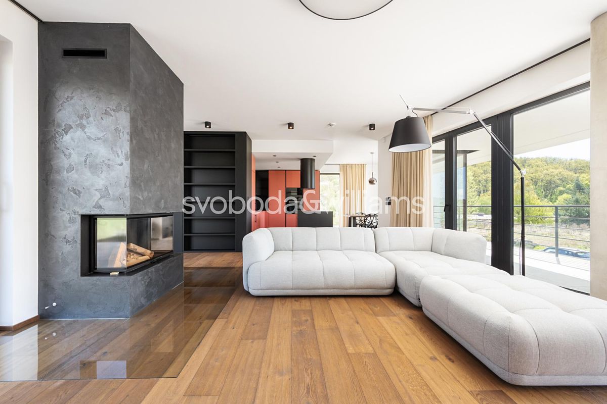Prodej rodinného domu 195 m², pozemek 933 m² – fotografie 2