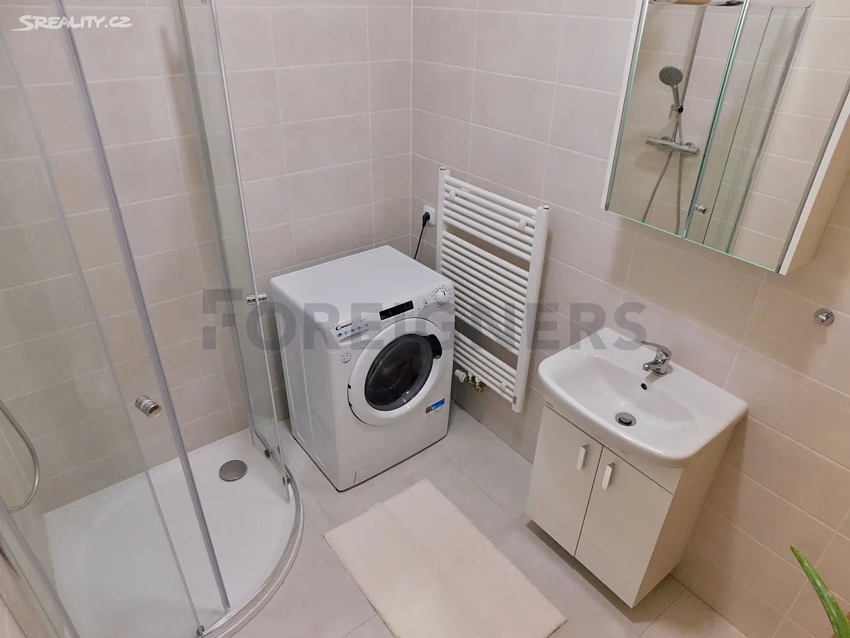 Pronájem bytu 2+kk 33 m² – pohled 6